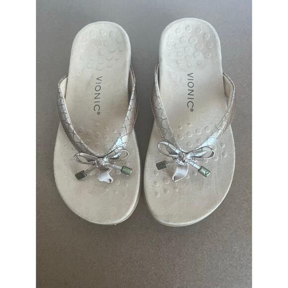 NWOT Vionic Bella Silver Metal Fabric Bow Thong Flip-Flop Comfort Sandals Sz 7 - Picture 3 of 10